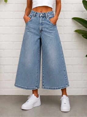 Old Navy Light Blue High-Waist Wide Leg Cropped Jeans